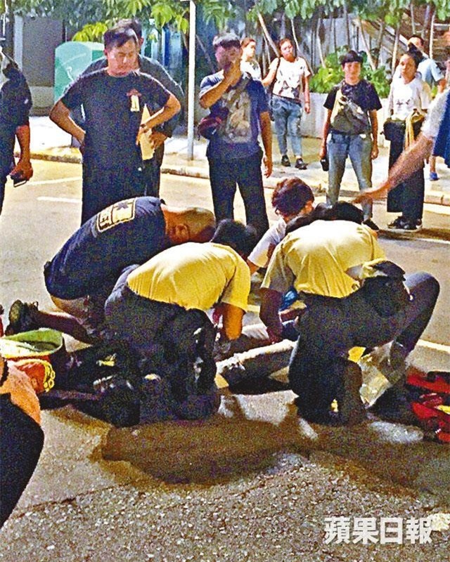 Tai tu TVB bi xe hoi huc manh giua pho hinh anh 2