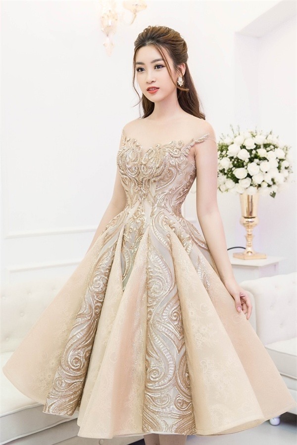 Dàn mỹ nhân Việt đồng loạt diện sắc trắng đẹp thoát tục trên thảm đỏ thời trang tuần này-2