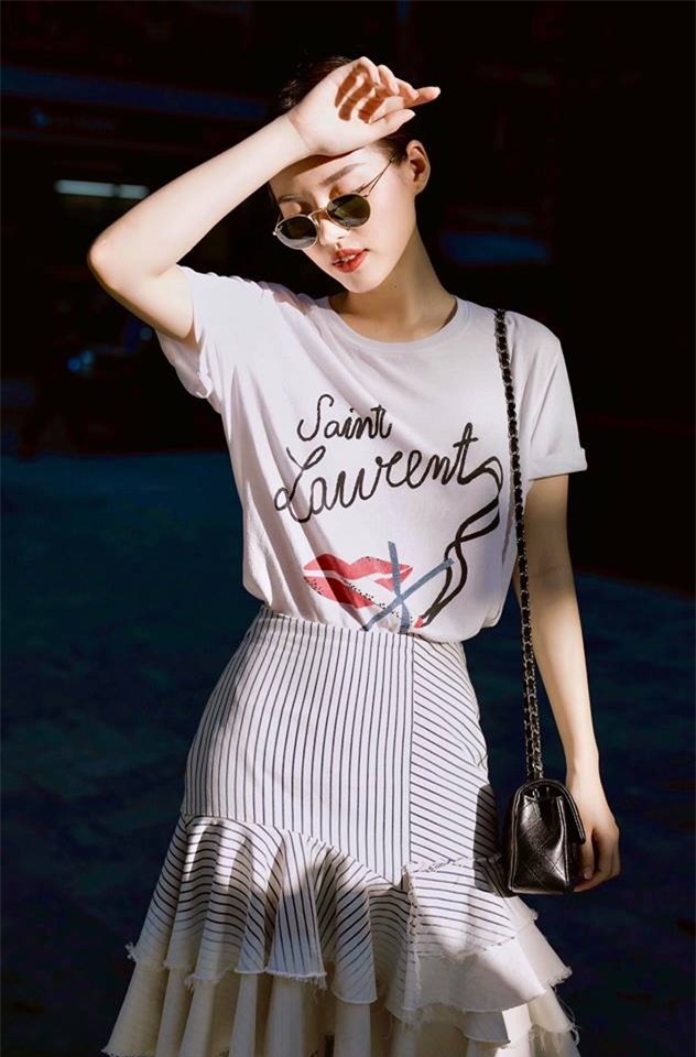 Kỳ Duyên, Ngọc Trinh rủ nhau diện đồ trễ nải trong street style tuần này - Ảnh 16.