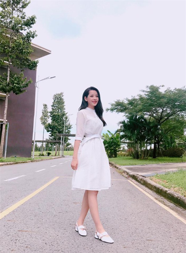 Kỳ Duyên, Ngọc Trinh rủ nhau diện đồ trễ nải trong street style tuần này - Ảnh 9.