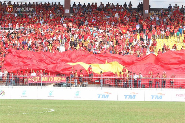 Công Phượng mắt đỏ hoe trong ngày U22 Việt Nam chia tay SEA Games 29 - Ảnh 2.