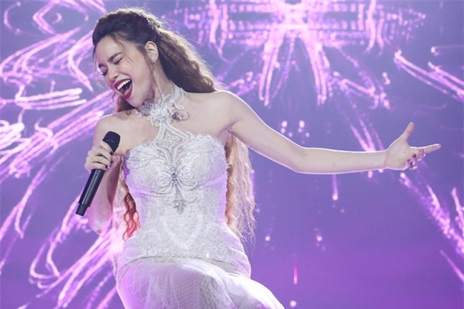 bi don an han khi yeu dai gia kim cuong, ha ho dap tra soc hinh anh 1
