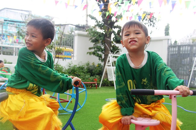 Hai bé trai 4 và 5 tuổi nghi bị mẹ bỏ rơi dưới chân cầu: Nửa đêm tỉnh giấc khóc đòi mẹ - Ảnh 11.