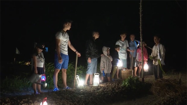 Bố ơi: Bị bố mắng té tát, con trai MC Hồng Phúc xị mặt, định bỏ đi thật xa - Ảnh 19.