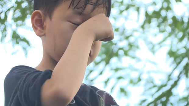 Bố ơi: Bị bố mắng té tát, con trai MC Hồng Phúc xị mặt, định bỏ đi thật xa - Ảnh 3.