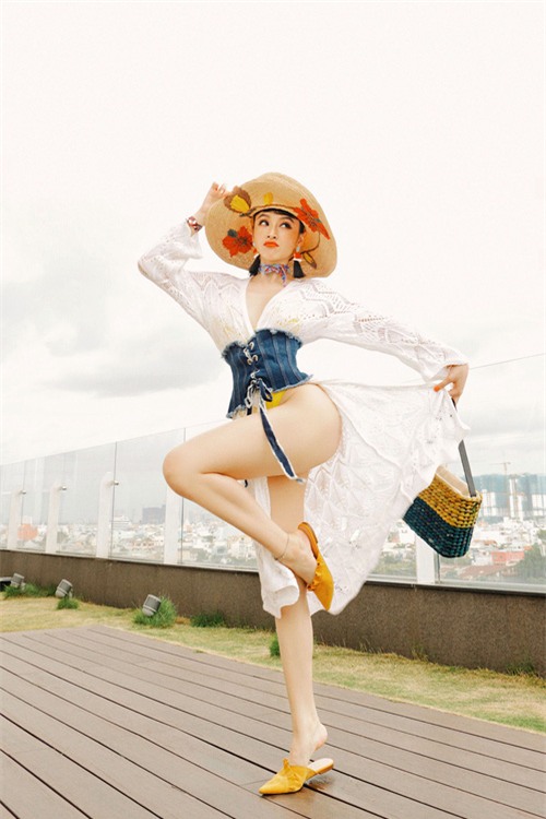 Angela Phương Trinh khoe 3 vòng nóng bỏng với đồ tắm! - Ảnh 2.