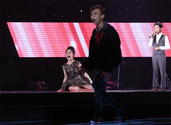 soobin hoang son hat cheo, huong tram hat bolero de cau keo thi sinh hinh anh 1