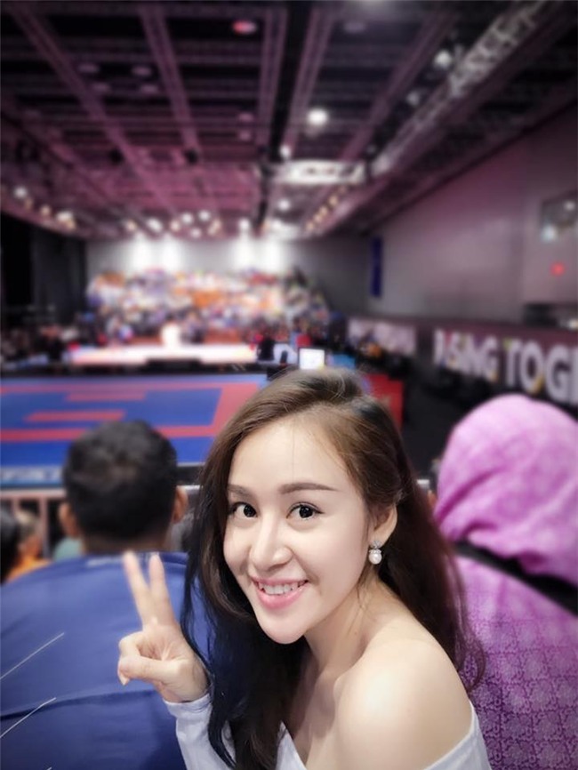 Bức ảnh HOT nhất trong ngày: Bà Tưng xuất hiện với chiếc cằm như muốn rụng-1