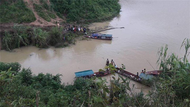 doi nam nu tu vong trong o to duoi long ho thuy dien son la - 1