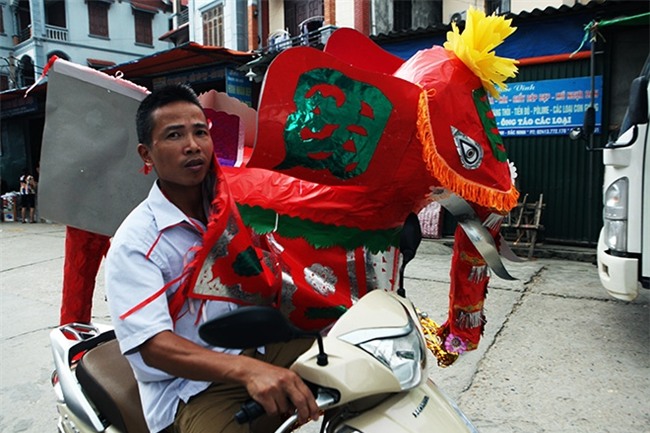 "Xế hộp, iphone" ế ẩm, thời trang địa phủ thăng hoa tháng "cô hồn" - 3