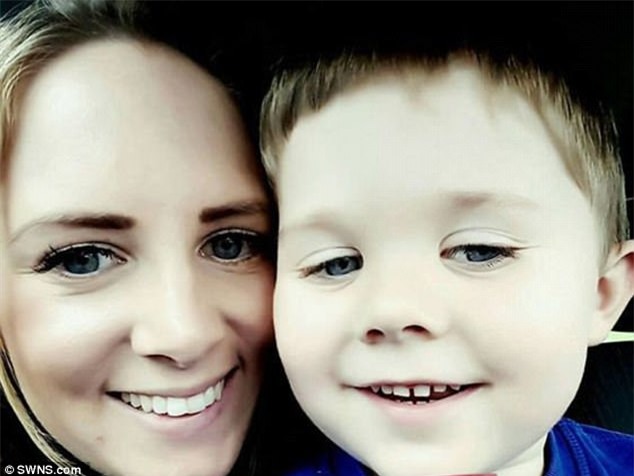 Bị hàng xóm mắng không biết dạy con, mẹ trẻ đau lòng tiết lộ sự thật về con trai mình - Ảnh 1.