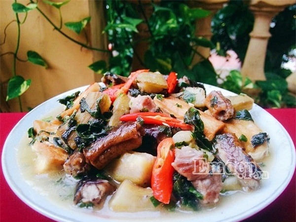 Món lươn om chuối xanh