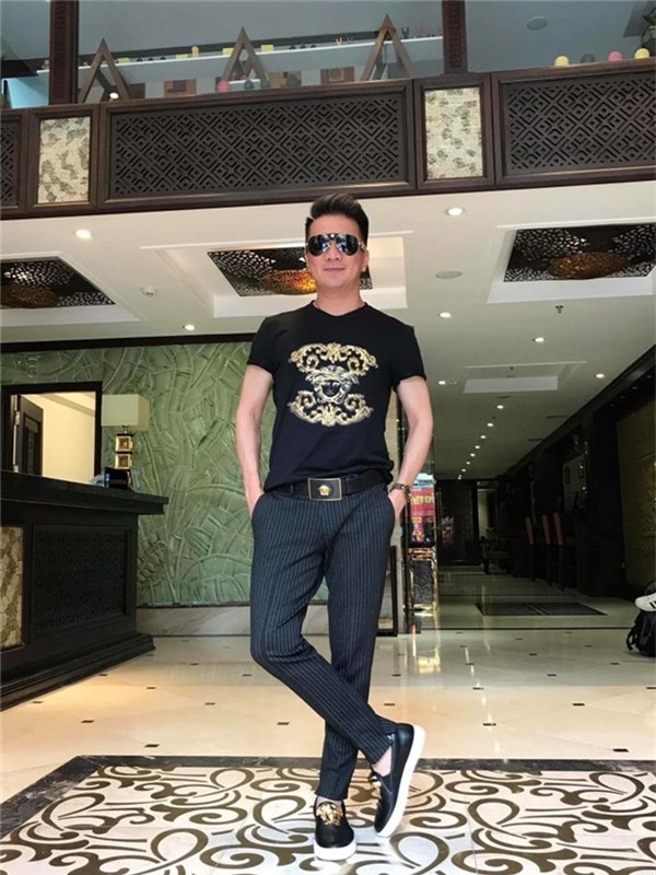 Anh còn chia sẻ thêm bản thân là người mềm lòng và dễ tha thứ, Mr. Đàm cũng gợi ý: “Chỉ cần nhắn một cái tin, rằng lúc đó em vội quá không nghĩ ra chữ nên vậy. Chẳng cần phải là chữ xin lỗi đâu, tôi cũng sẽ bình thường”. - Tin sao Viet - Tin tuc sao Viet - Scandal sao Viet - Tin tuc cua Sao - Tin cua Sao