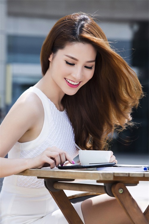 Mỹ nhân Vbiz cùng tuổi, ai xinh đẹp và trẻ trung hơn? - Ảnh 25.