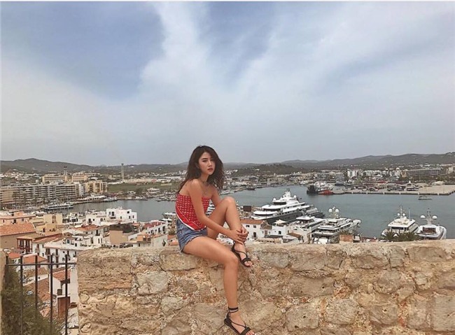 Dàn mỹ nhân Việt chết mê mốt quấn khăn thành áo vô cùng gợi cảm-4