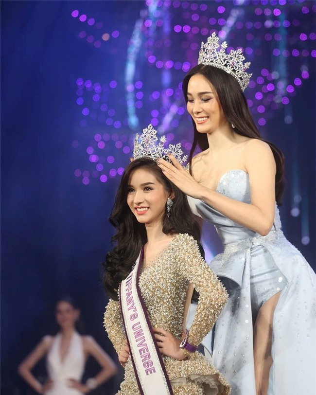 Cận cảnh nhan sắc đẹp hút hồn, thân hình nóng bỏng của tân Hoa hậu chuyển giới Thái Lan-1