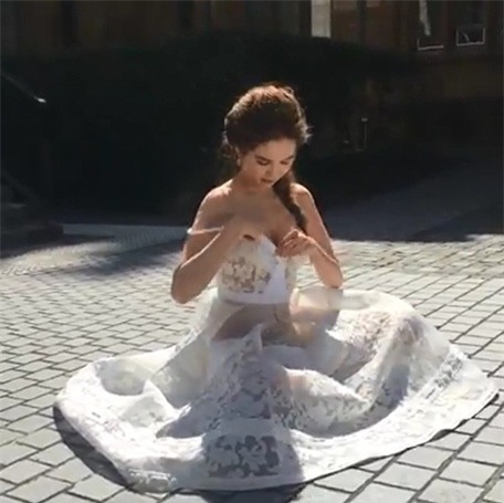 ngoc trinh mai me quay clip gap su co lo vong 1 khong noi y hinh anh 4