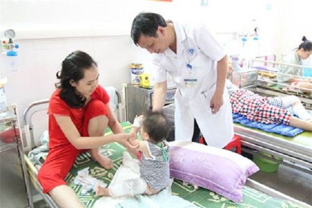 be gai 23 thang tuoi bi bong nang vi ba pha my tom de canh mep ban - 3