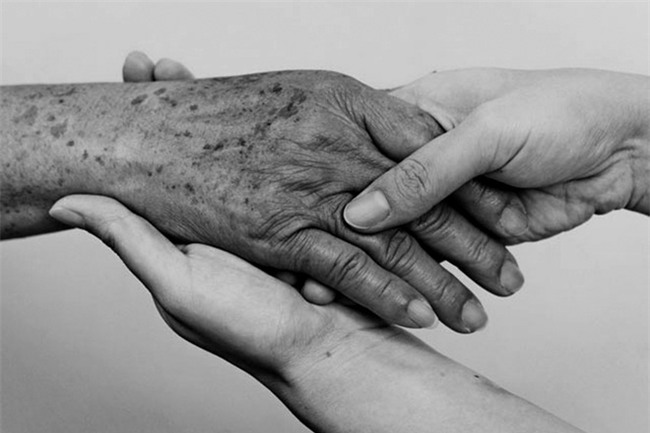 Người mẹ nằm viện do tai nạn lao động và tâm sự mặn đắng của con trai - Ảnh 4.