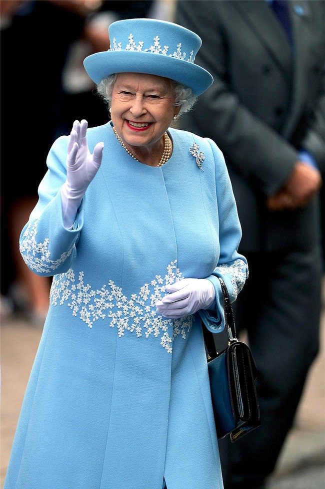 ly do nu hoang elizabeth ii luon mac do mau noi - 2