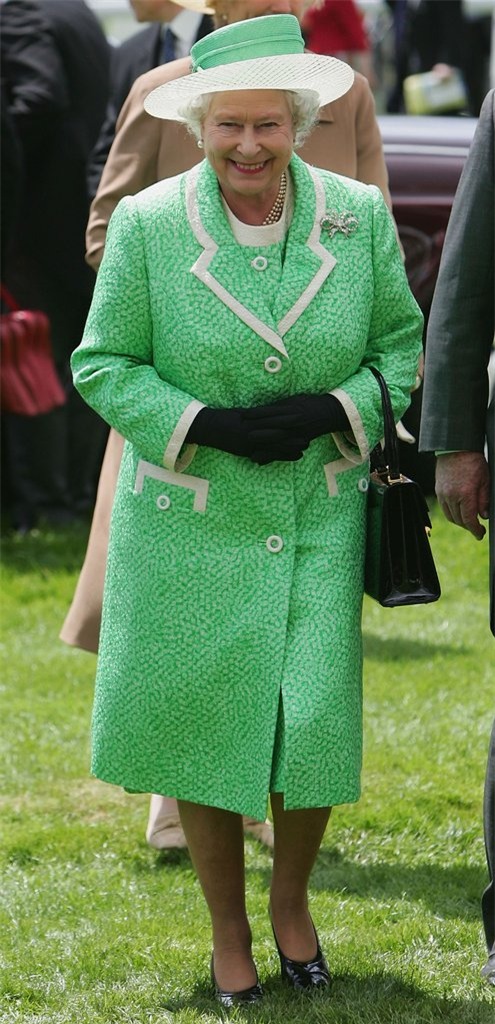 ly do nu hoang elizabeth ii luon mac do mau noi - 3