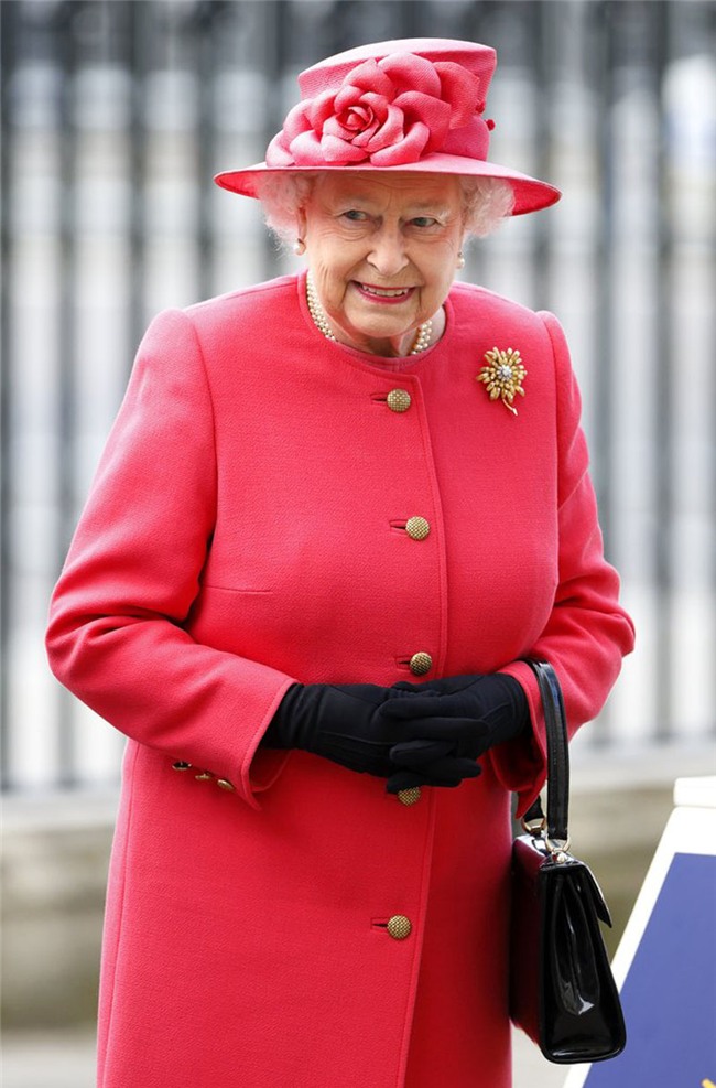 ly do nu hoang elizabeth ii luon mac do mau noi - 5