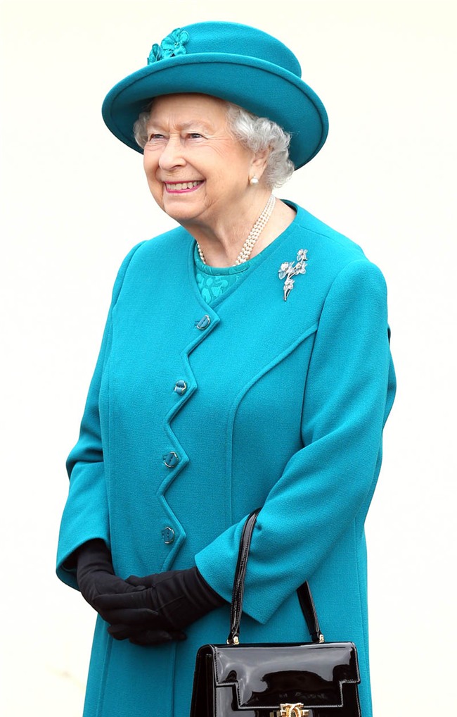 ly do nu hoang elizabeth ii luon mac do mau noi - 6
