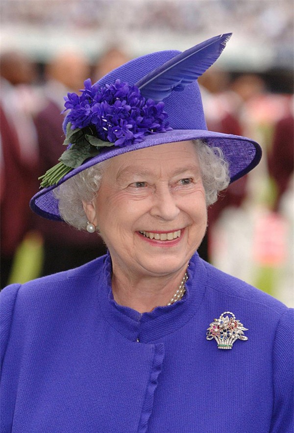 ly do nu hoang elizabeth ii luon mac do mau noi - 7