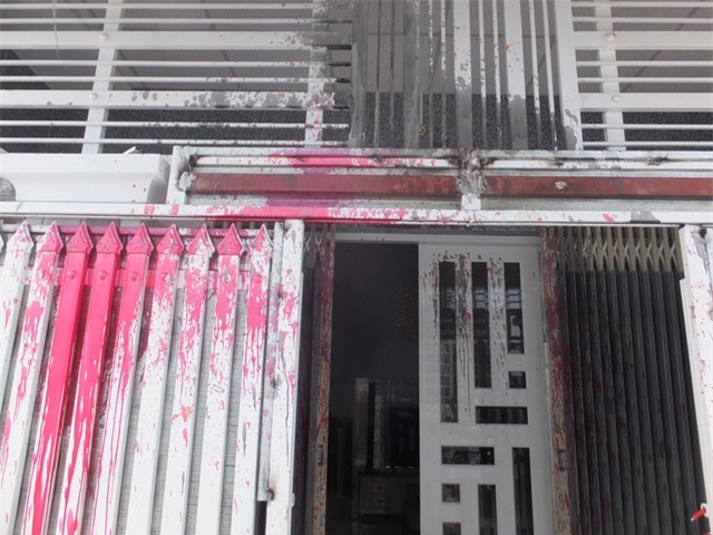 Nhà chị H. bị tạt sơn