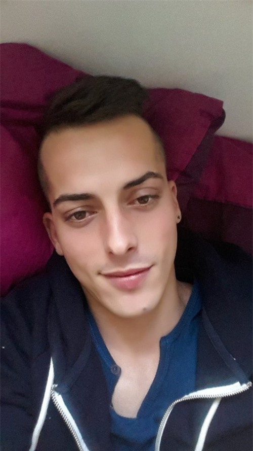 Trở mặt nhanh hơn lật bánh, nam thanh niên tát thẳng vào mặt bạn gái vì dám từ chối lời cầu hôn - Ảnh 1.