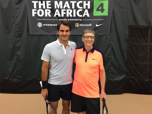 Ông cũng đặc biệt ham mê các môn thể thao, đặc biệt là chơi tennis.