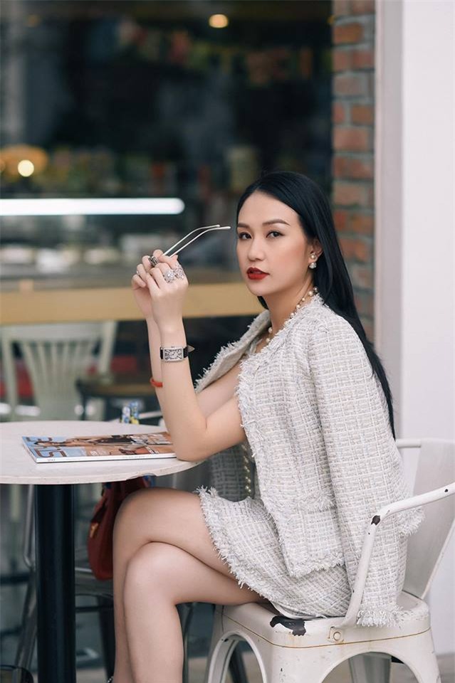 Hương Baby vợ ca sĩ Tuấn Hưng, từ cô PG đen nhẻm tới nữ doanh nhân gợi cảm, sành điệu - Ảnh 13.