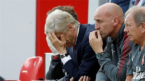 Souness tin Wenger đáng bị sa thải