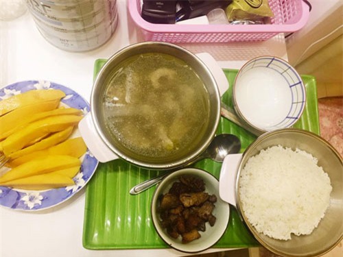 con dau hoang mang cau cuu dan mang vi sau sinh me chong cho an mi nau ca - 9