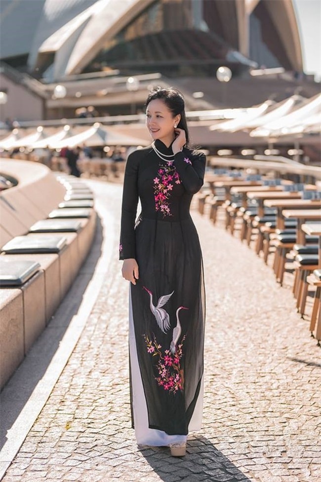 bi mat vong eo "khong tuong" du da len chuc ba ngoai cua dien vien chieu xuan - 3