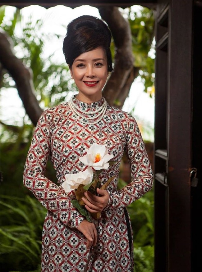 bi mat vong eo "khong tuong" du da len chuc ba ngoai cua dien vien chieu xuan - 5