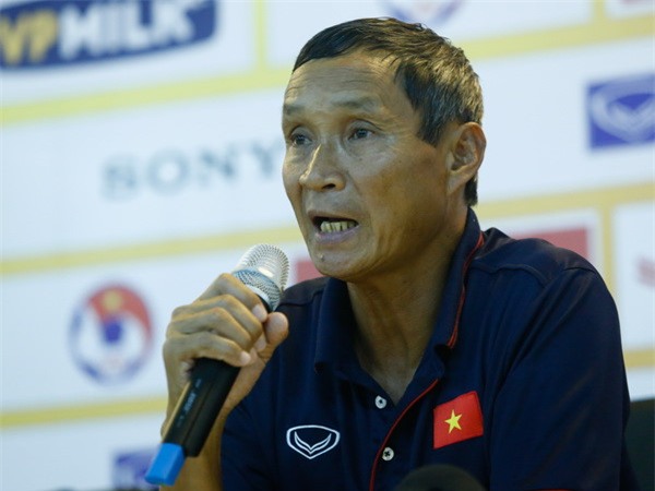 HLV Mai Đức Chung tạm thời dẫn dắt tuyển nam trong khi VFF tìm kiếm HLV mới thay thế ông Hữu Thắng. Ảnh: Thanh Hà