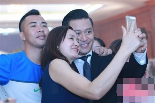 Fan nữ gây sóng gió cho Tuấn Hưng đâu chỉ có một người, xem loạt ảnh dưới đây thì biết-10