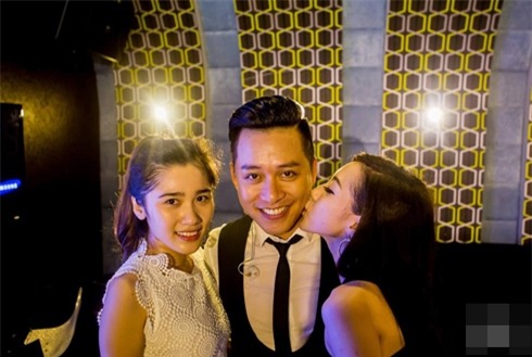 Fan nữ gây sóng gió cho Tuấn Hưng đâu chỉ có một người, xem loạt ảnh dưới đây thì biết-13