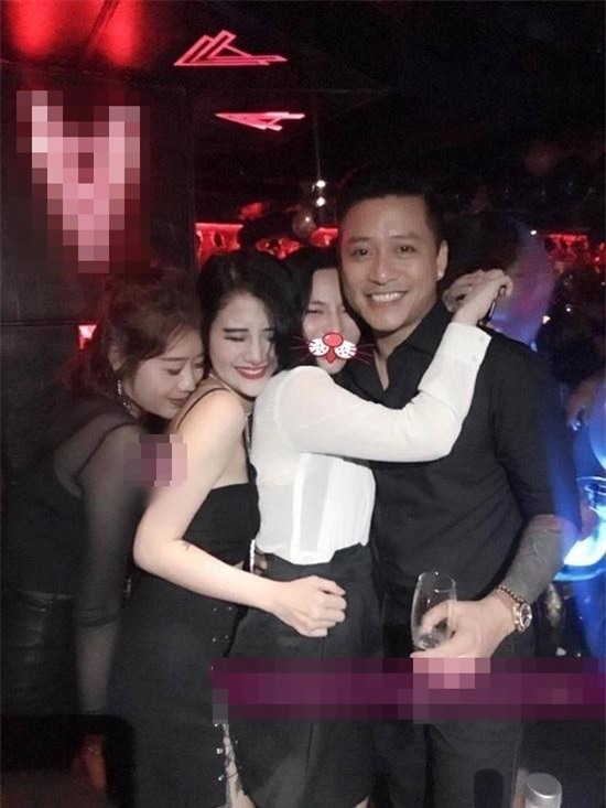 Fan nữ gây sóng gió cho Tuấn Hưng đâu chỉ có một người, xem loạt ảnh dưới đây thì biết-2