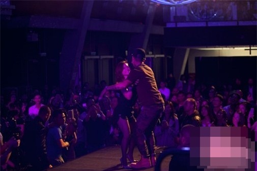 Fan nữ gây sóng gió cho Tuấn Hưng đâu chỉ có một người, xem loạt ảnh dưới đây thì biết-5