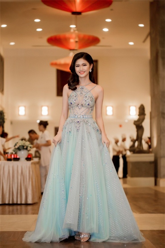 sao mac dep: lien tuc lot top mac xau, truong ngoc anh tung chieu dap tra moi che bai - 8