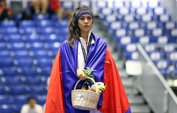 Vẻ đẹp lai của hot girl Taekwondo Campuchia gây sốt tại SEA Games 29 - Ảnh 3.