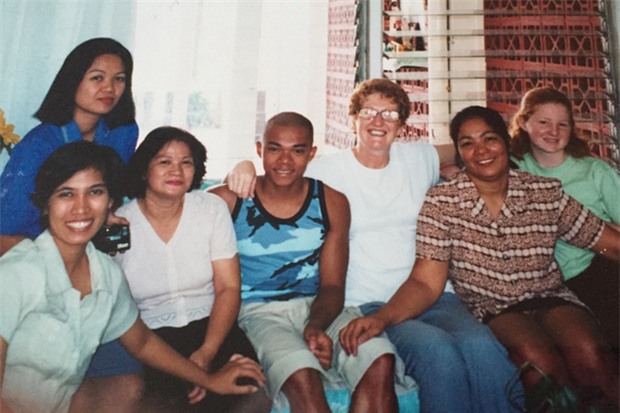 Lạc mẹ ngay giữa chợ, cậu bé 5 tuổi gặp được một người tài xế và cuộc đời em thay đổi từ đây - Ảnh 5.