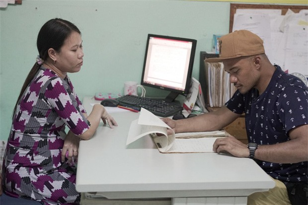 Lạc mẹ ngay giữa chợ, cậu bé 5 tuổi gặp được một người tài xế và cuộc đời em thay đổi từ đây - Ảnh 7.