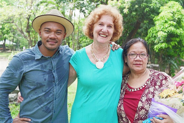 Lạc mẹ ngay giữa chợ, cậu bé 5 tuổi gặp được một người tài xế và cuộc đời em thay đổi từ đây - Ảnh 9.