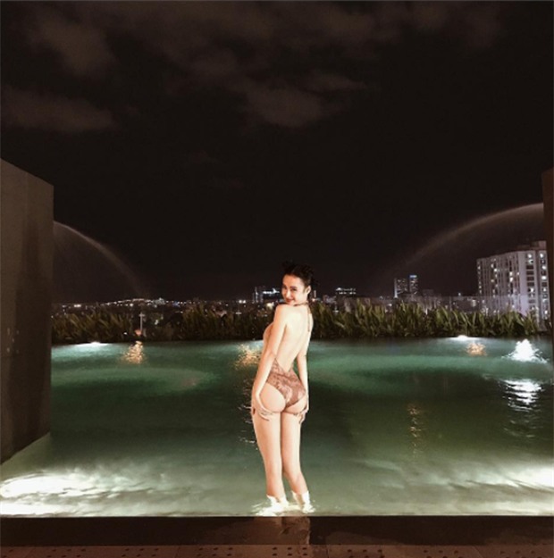 Diện bikini, Angela Phương Trinh khoe hông quả táo cùng vòng 3 cực khủng - Ảnh 4.