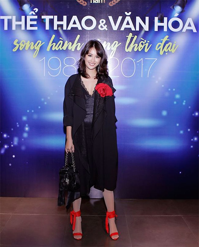 sao viet mac xau tuan qua: diva my linh co "cua sung lam nghe" nhung that bai - 10