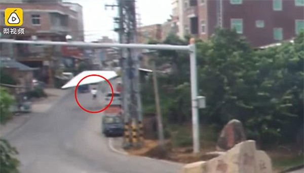 linh tinh chuyen chang lanh, nguoi dan ong thoat chet bat ngo trong khoanh khac dung tim - 2