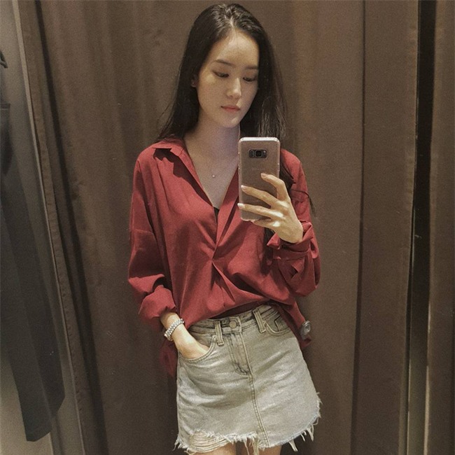 Mặc sơmi tối màu sẽ không còn già nếu bạn nằm lòng 4 bí kíp này - Ảnh 21.